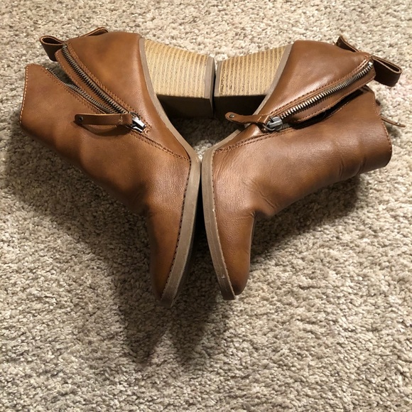 Shoes - Picture 3 of 4